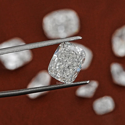 Twijer hold In Elongated Cushion Cut Loose Diamond