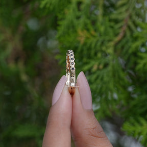 Hold on two finger side view of black round cut half eternity band