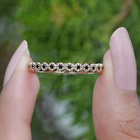 Hold on two finger, a black round cut gemstone eternity band with stunning VS clarity.