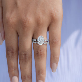 Crushed Ice Oval Cut Moissanite Bridal Ring Set