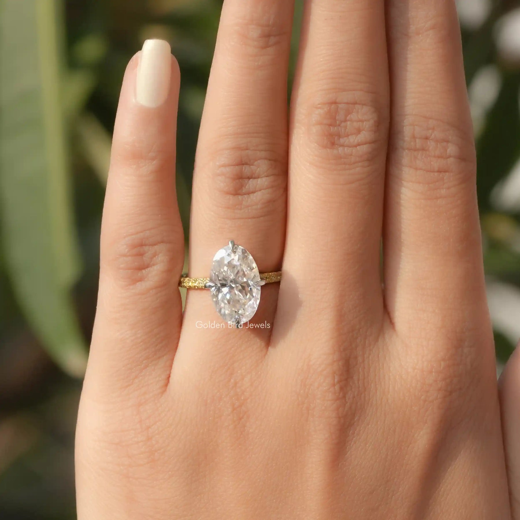 [Moissanite Crushed Ice Oval Cut Accent Stone Ring]-[Golden Bird Jewels]