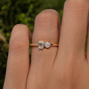 Emerald And Round Lab Diamond Toi Et Moi Ring