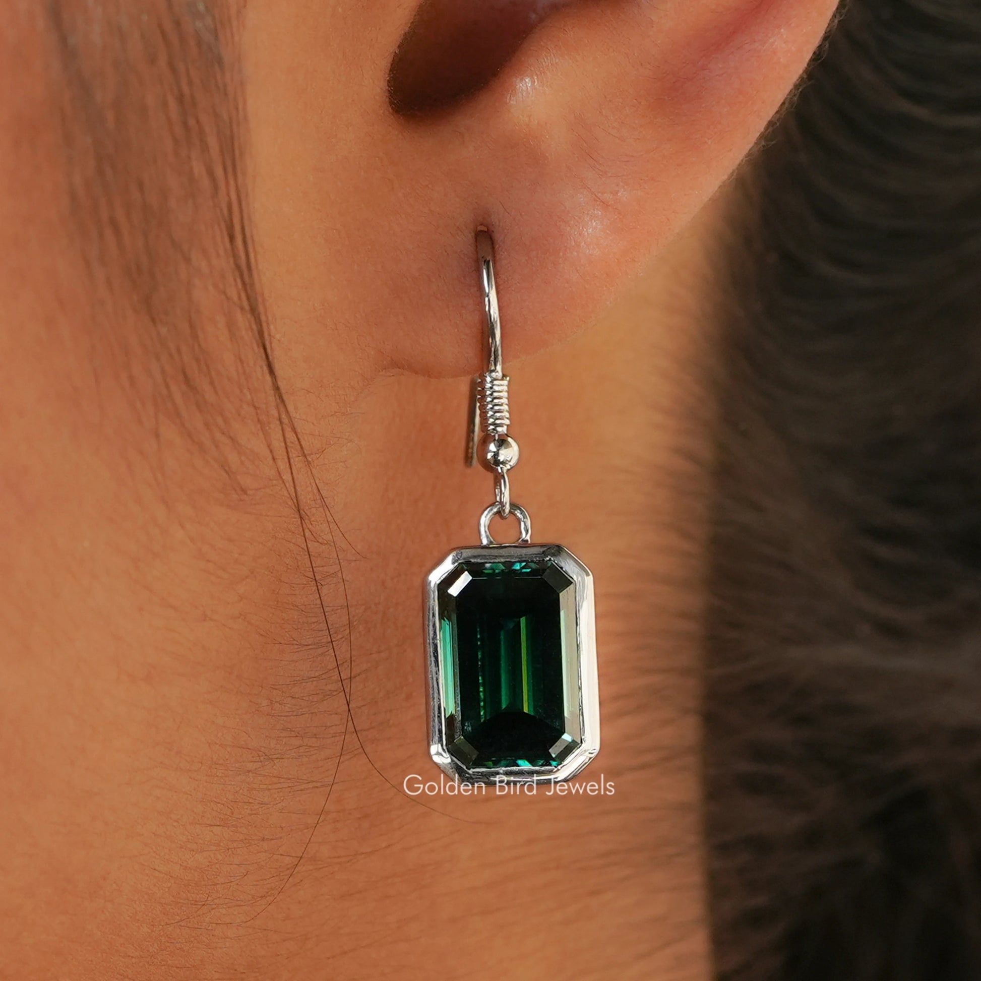 emerald green dress earrings an evening in New York calls for our Emerald Green gown and pearl drop earrings a pairing as iconic as the skyline itself! #LucianaEmilia