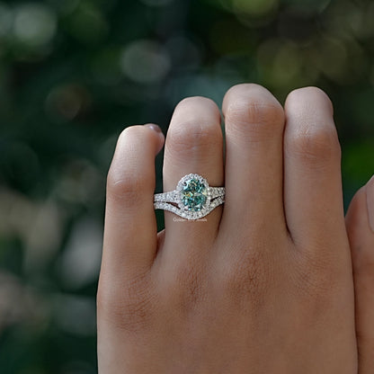Close-Up View of Round Cut Moissanite Bridal Ring Set In White Gold