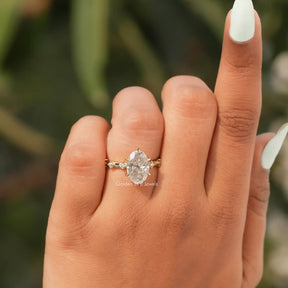 [Moissanite Oval Cut Accent Stone Engagement Ring]-[Golden Bird Jewels]