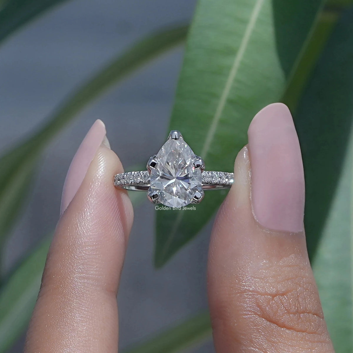 [Pear Shaped Moissanite Accent Stone Ring]-[Golden Bird Jewels]