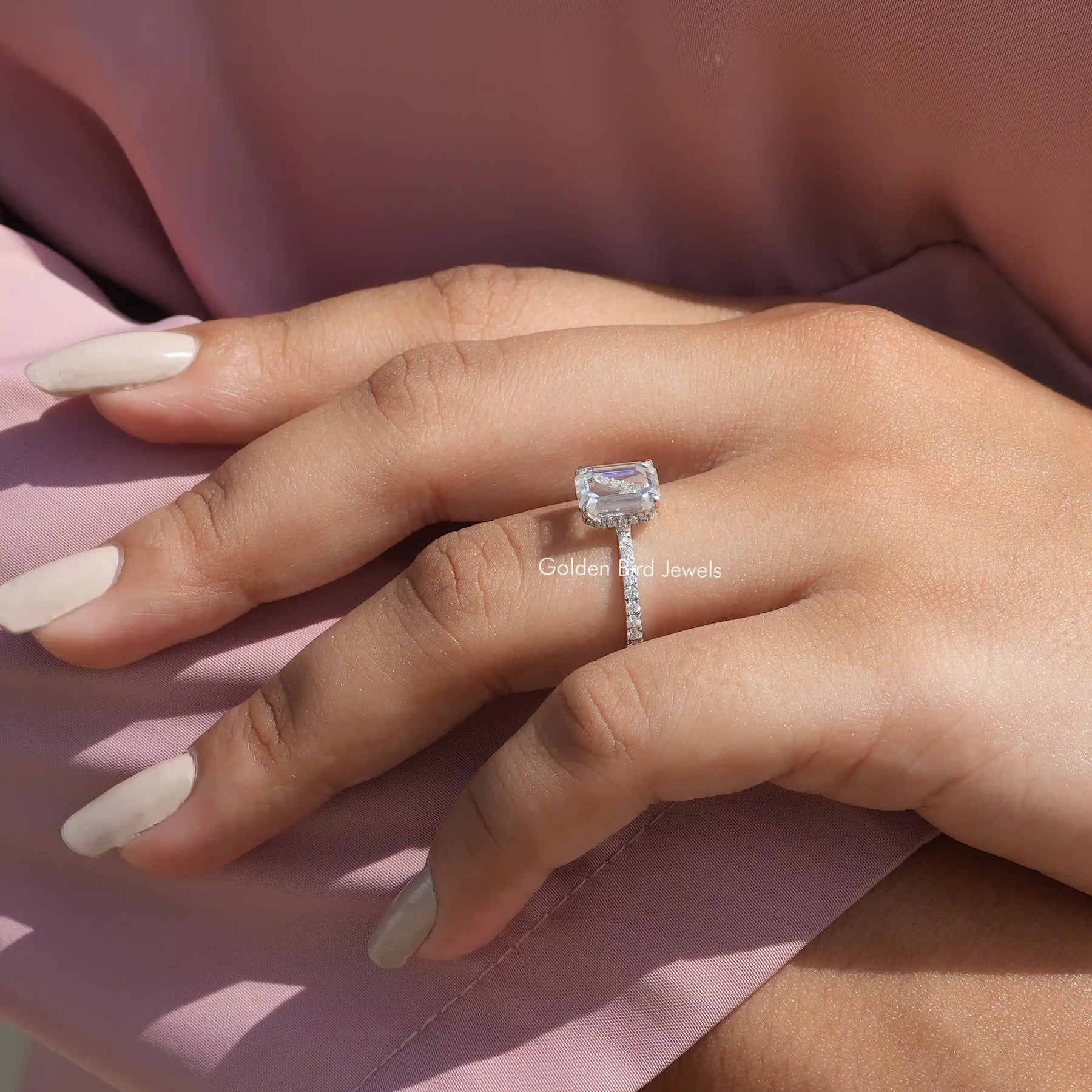 [Portrait Cut Emerald Ring With Round Cut Stones]-[Golden Bird Jewels]