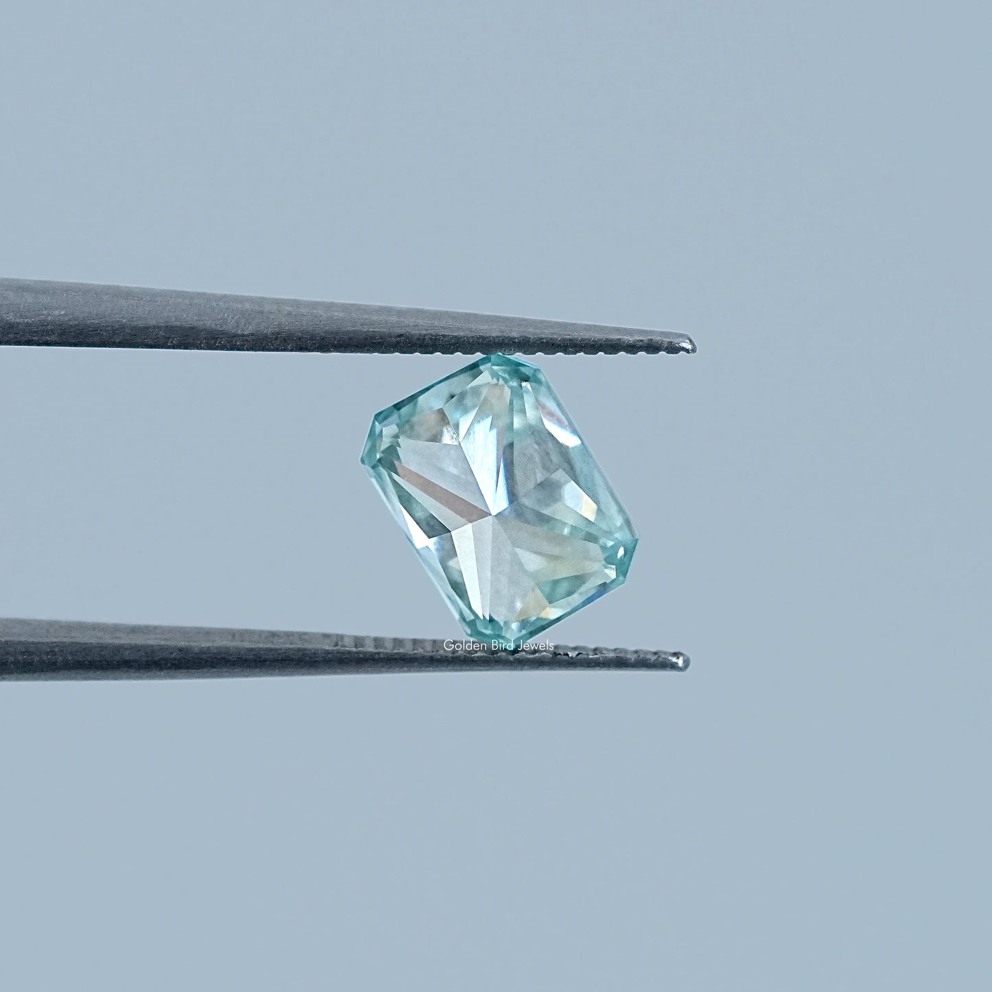 Detailed View Of Radiant Cut Loose Moissanite	
