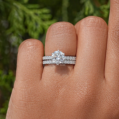 Round Cut Moissanite Engagement Ring Set