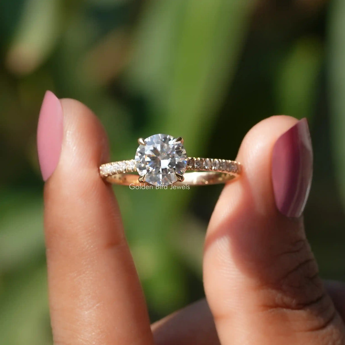 [Colorless Round Cut Moissanite Solitaire Ring]-[Golden Bird Jewels]