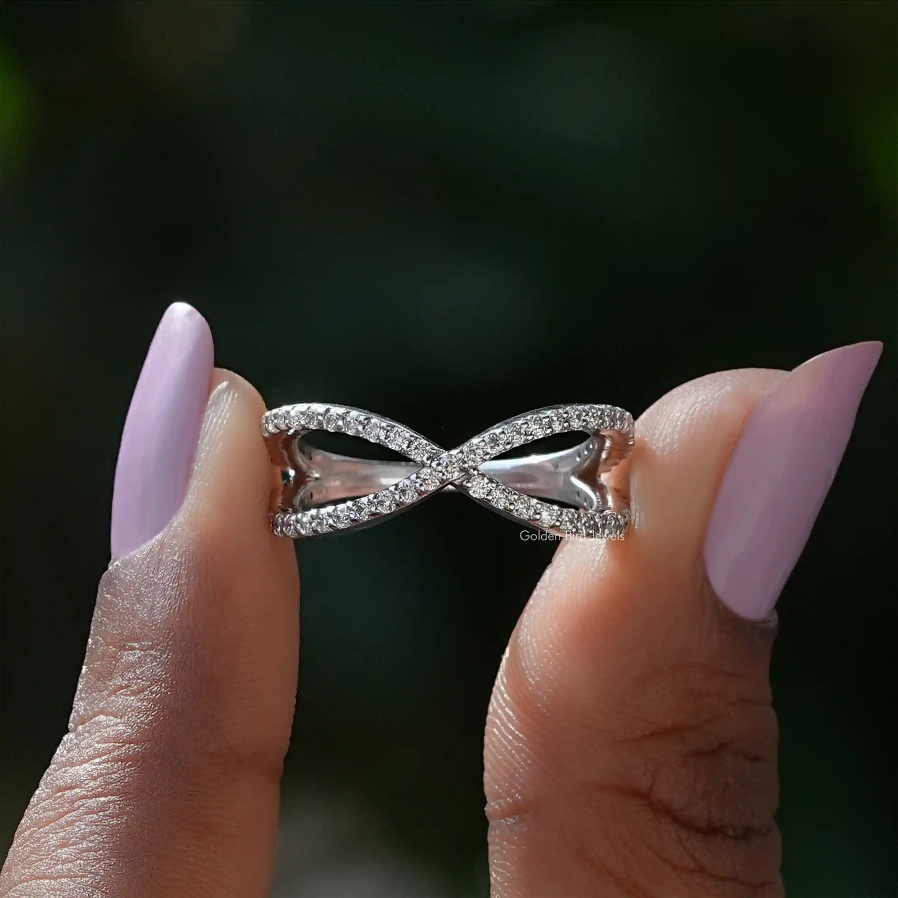 [Colorless Round Cut Criss Cross Band]-[Golden Bird Jewels]