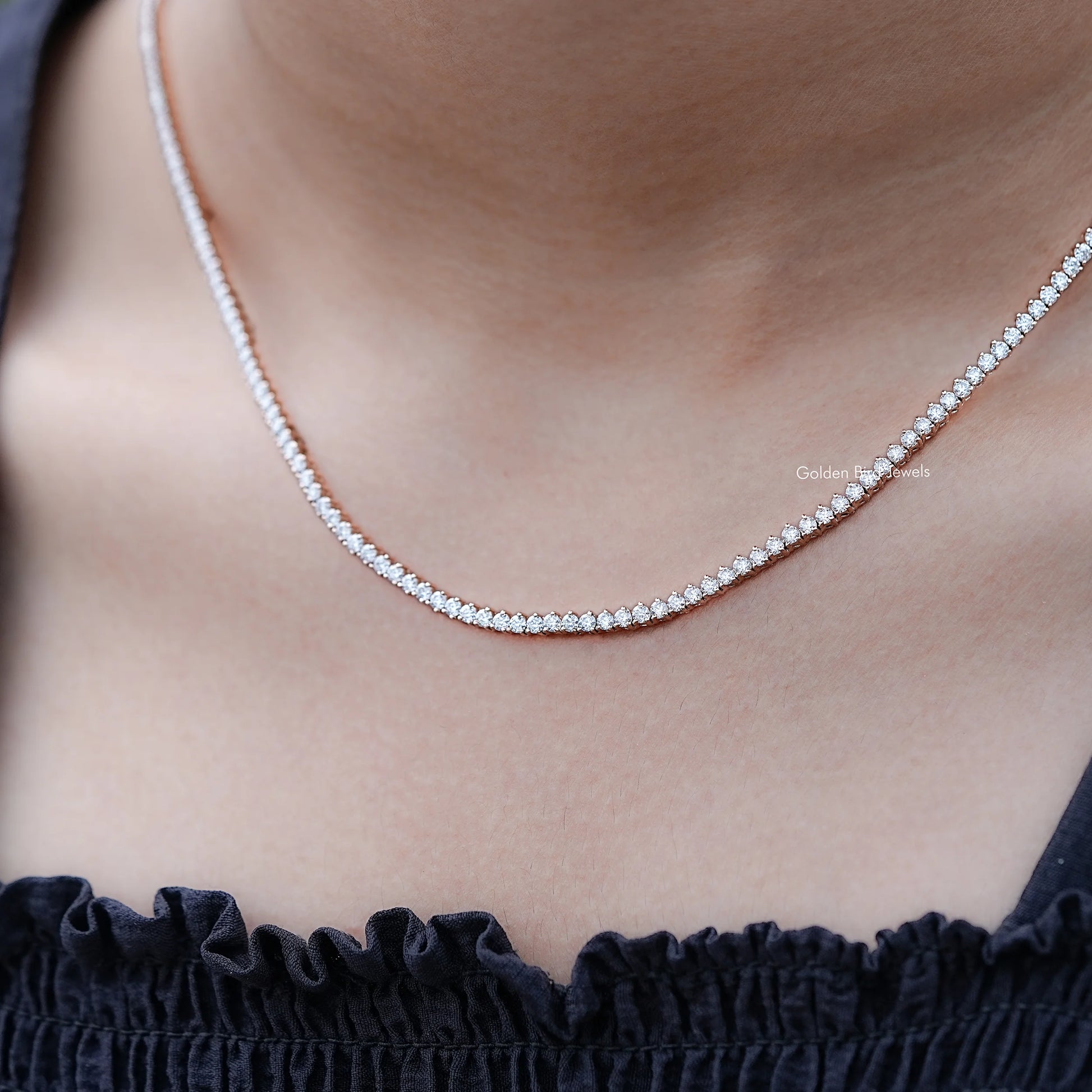 Detailed View of Round Cut Moissanite Pendant